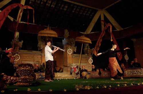 Gert Anklam - Auftritt mit dem Gamelan Orchester Semara Ratih auf Bali